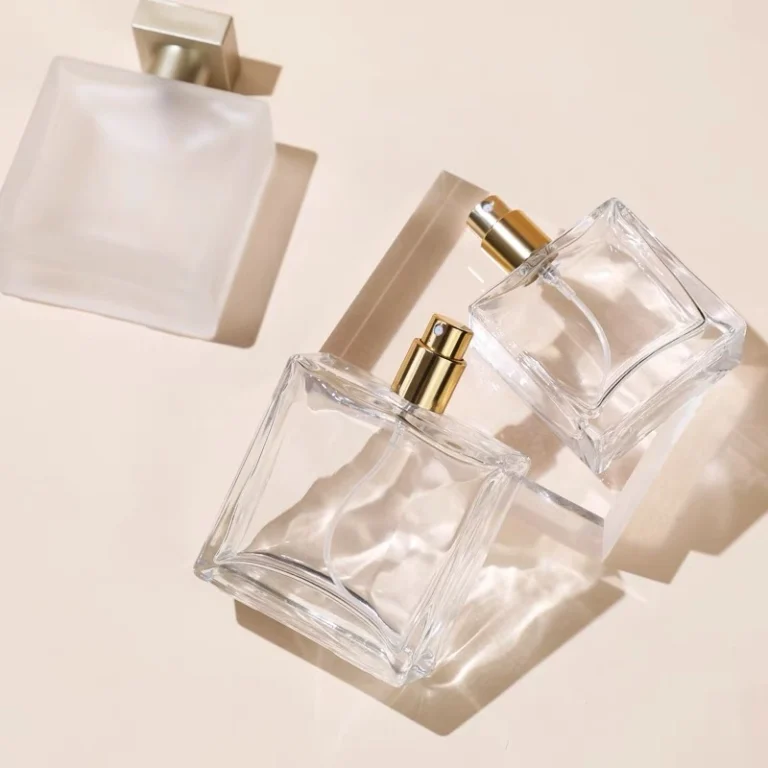 bottiglie di profumo in vetro