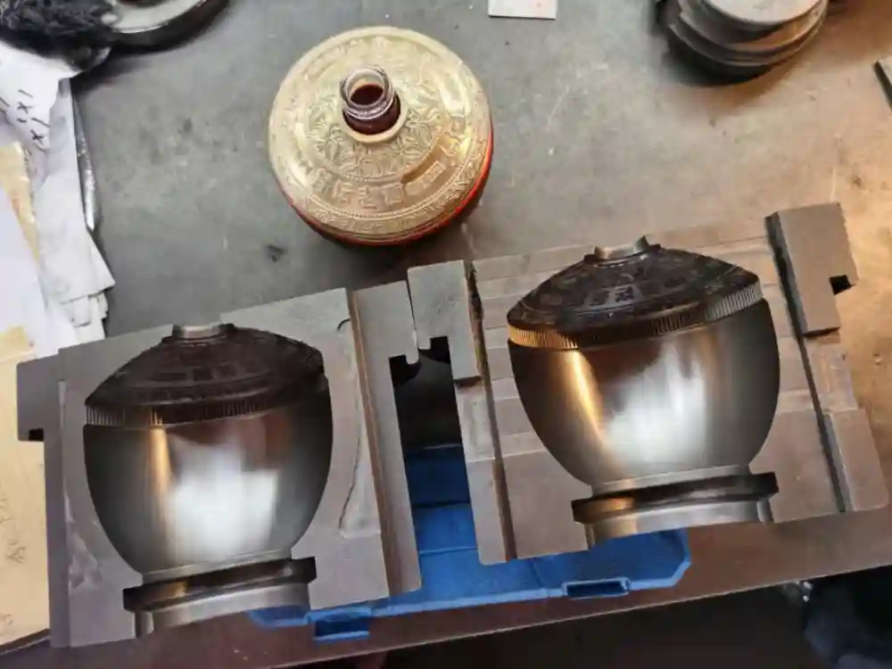 Fabricação de moldes para garrafas de vidro e serviços personalizados