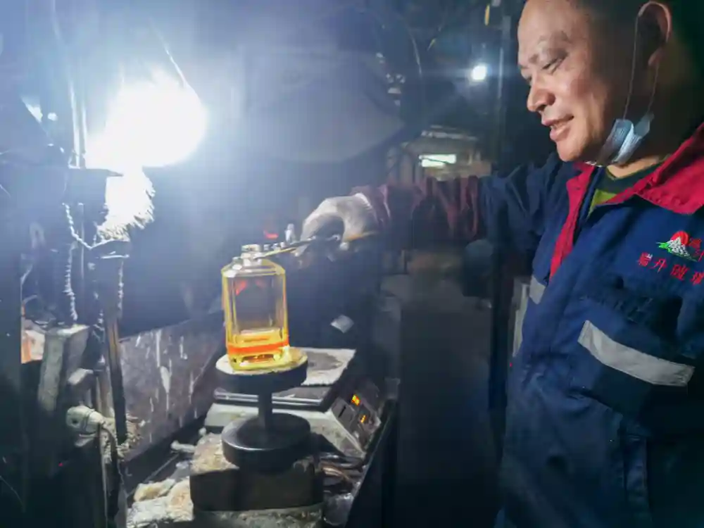 Controle de qualidade para fabricação de garrafas de vidro - ruisheng