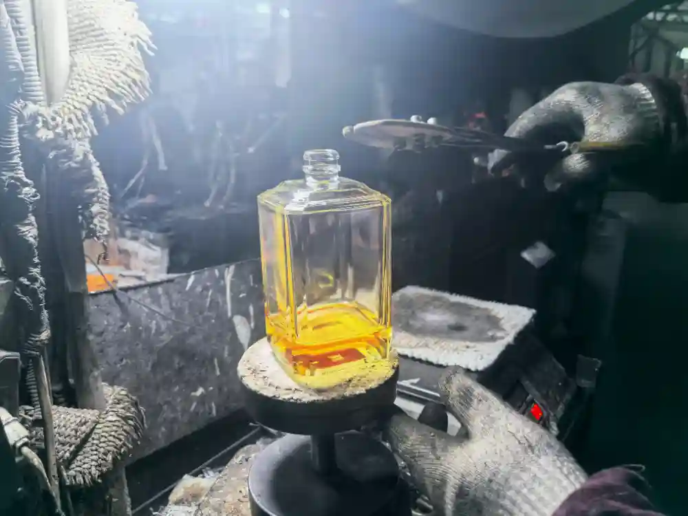 Controle de qualidade para fabricação de garrafas de vidro