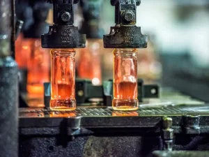 Modelagem e formação de vidro usando moldes